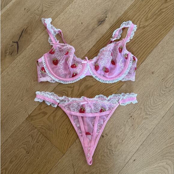 No brand - Strawberry and  Lace Underwire Bra & Thong Set in Pink & White - Picture 1 of 4